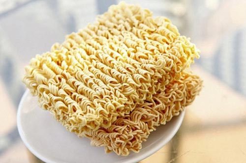 Thường xuyên ăn mì tôm sẽ tàn phá cơ thể như thế nào?