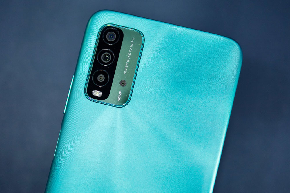 Xiaomi ra mắt smartphone chống nước, chip S662, RAM 4 GB, pin 6.000 mAh, giá hơn 3 triệu