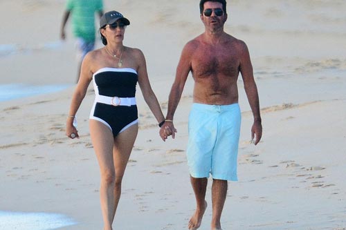 Simon Cowell tắm biển với bạn gái
