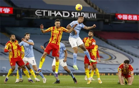 Trung phong Jesus (trên) là người dứt điểm ít nhất trên hàng công của Man City trước West Brom