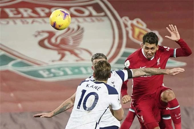Cú đánh đầu quyết định của Firmino giúp Liverpool thắng Tottenham 2-1