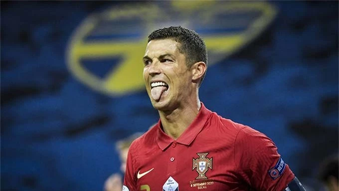 Ronaldo từng sắm vai người hùng ở trận Bồ Đào Nha đánh bại Thụy Điển 2-0 ngay trên sân khách
