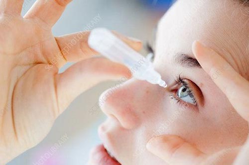 Mẹo dưỡng ẩm, chống khô mắt cho dân văn phòng đơn giản, hiệu quả