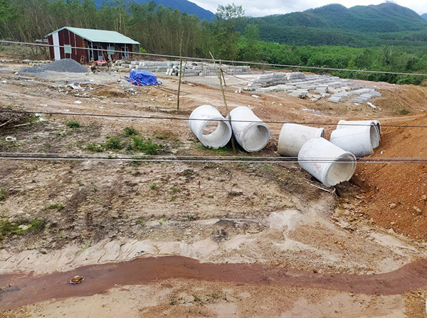 Đà Nẵng: Đơn vị thi công tuyến đường vành đai phía Tây cố tình vi phạm hành lang bảo vệ đường dây điện cao áp