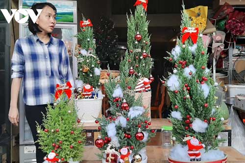 Thị trường Giáng sinh: Lượng khách giảm và mua sắm tiết kiệm hơn