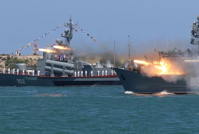 Một tàu của Hải quân Nga. Ảnh: Reuters.