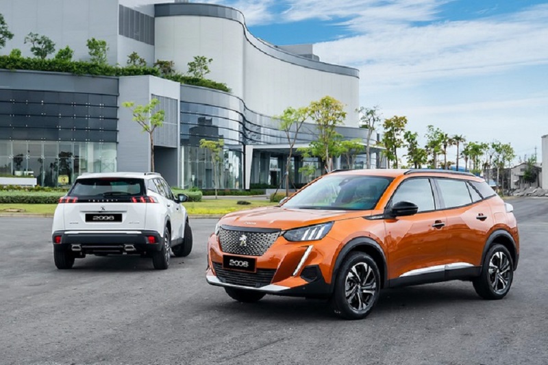 Với tài chính 800 triệu, chọn tân binh Peugeot 2008 hay Toyota Corolla Cross?