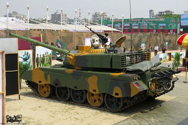 Xe tăng chiến đấu chủ lực Type 59G do Trung Quốc sản xuất. Ảnh: RG.
