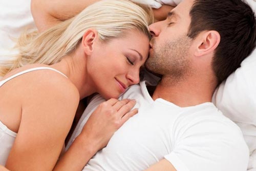 Chồng lòi tội ngoại tình 'nhờ' những món đồ rơi ra từ túi áo khoác