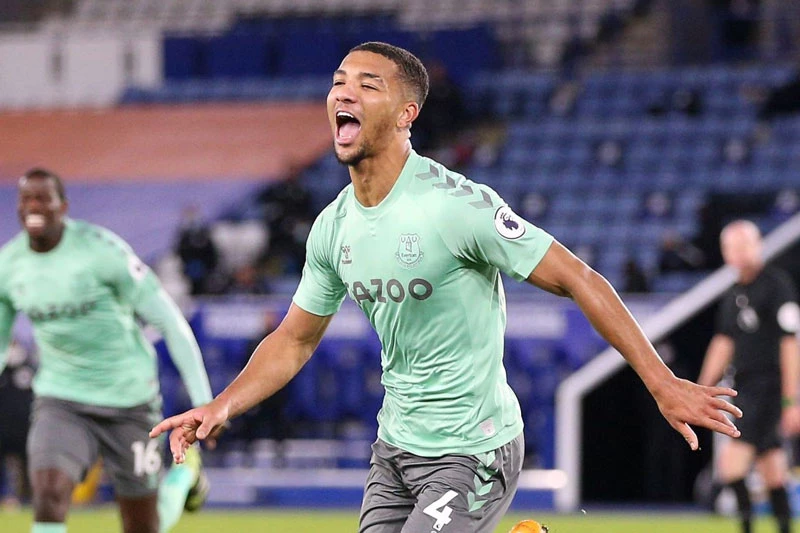 Hậu vệ: Mason Holgate (Everton).