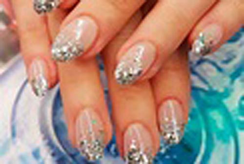 Móng tay khỏe đẹp nhờ ăn chuối, uống bia