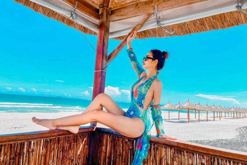 Vóc dáng đồng hồ cát sau sinh của bà mẹ 4 con Jennifer Phạm khiến dân tình không khỏi trầm trồ