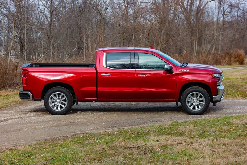 6. Chevrolet Silverado 1500 2020 (giá khởi điểm: 28.500 USD).