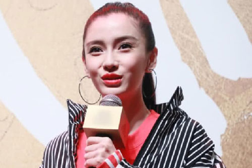 Nhận giải thưởng chưa lâu Angelababy đã bị chê đạo đức chưa xứng đáng