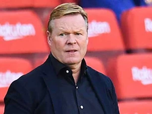 Koeman thành công với 'canh bạc' trung vệ