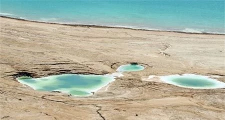 Biển Chết đang bị các 'hố tử thần' nuốt chửng?
