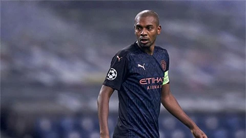 Fernandinho chắc chắn rời Man City sau mùa này