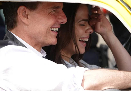 Tom Cruise hẹn hò bạn diễn kém 20 tuổi