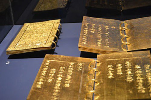 Mãn nhãn cuốn sách bằng vàng vô giá nhất lịch sử Việt Nam