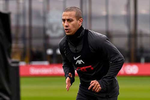 Thiago Alcantara trở lại tập luyện, sẵn cho chặng 'leo dốc' của Liverpool