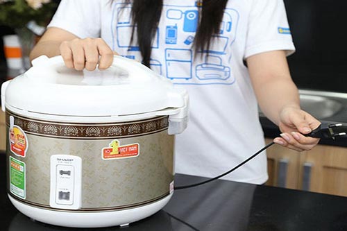 Cách sử dụng nồi cơm điện tiết kiệm điện tối đa