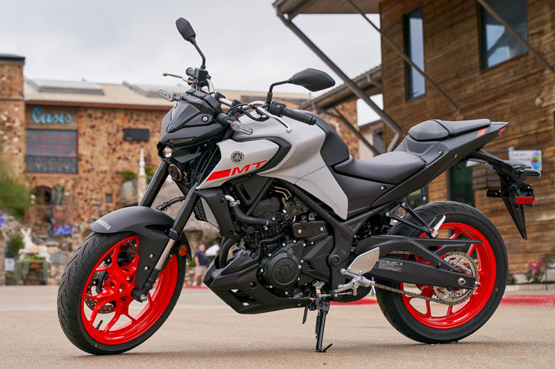 Top 10 naked bike tốt nhất năm 2020: Yamaha MT-03 đầu bảng, Honda vắng bóng