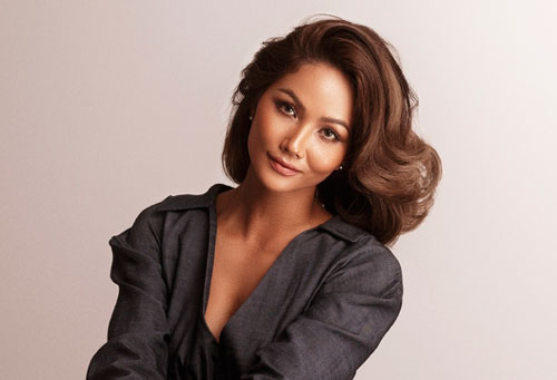 H'Hen Niê để tóc ngang vai