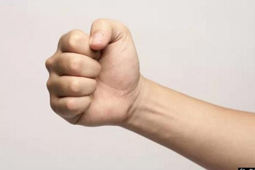Nắm chặt bàn tay trong 30 giây rồi mở ra, thấy dấu hiệu này cẩn thận bệnh tật "hỏi thăm"