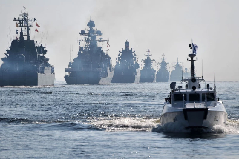 Biên đội 10 tàu chiến Nga đã tiến sát bờ biển Anh: Ảnh: TASS.