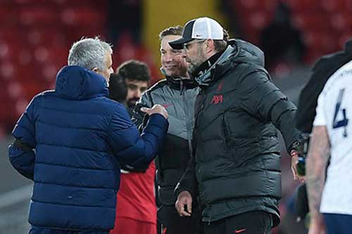 Mourinho thản nhiên kết thúc màn khẩu chiến với Klopp