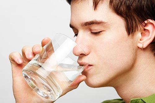 Gặp dấu hiệu bất thường này sau khi uống nước cần gặp bác sĩ ngay