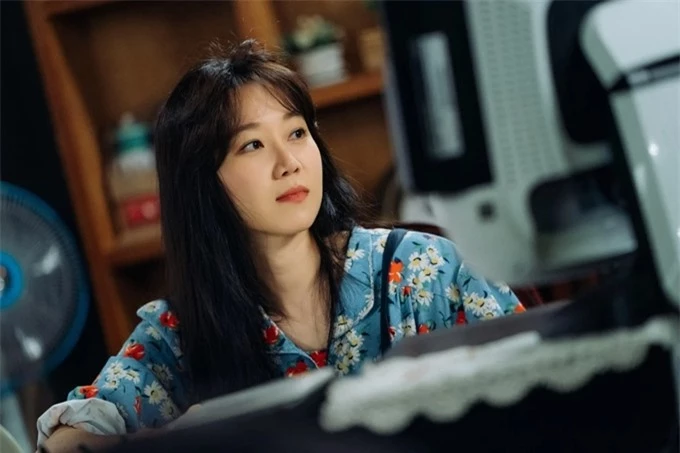 Về cuối trong top 10 là Gong Hyo Jin của phim Khi hoa trà nở với 3% phiếu bầu.Trước đó, nhờ bộ phim này, Hyo Jin từng nhận huân chương của thủ tướng Hàn Quốc và giành nhiều giải thưởng, đề cử khác.