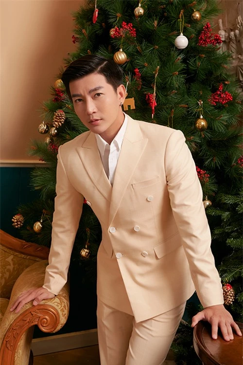 Theo Nam Hee, suit hiện đại, tông màu trang nhã là món đồ cần thiết của các chàng trai theo đuổi style lịch lãm khi xuất hiện trước đám đông.