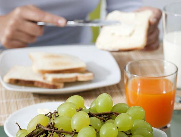 Chúng ta nên ăn gì vào bữa sáng?