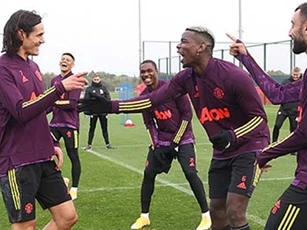 Cavani sẽ chơi trận M.U tiếp Leeds ở Old Trafford