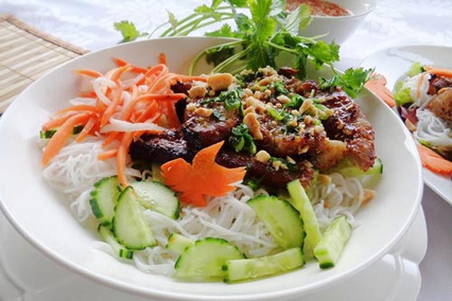 &#x110;&#x1ED5;i v&#x1ECB; cho c&#x1EA3; nh&#xE0; v&#x1EDB;i m&#xF3;n b&#xFA;n th&#x1ECB;t n&#x1B0;&#x1EDB;ng nh&#x1EB9; nh&#xE0;ng ng&#xE0;y l&#x1EA1;nh