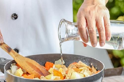 Mẹo chữa các món ăn bị mặn khi bạn lỡ cho gia vị quá tay