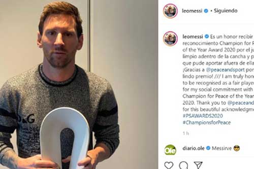 Messi nhận giải thưởng an ủi sau khi thua tại FIFA The Best