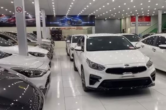 Thị trường ôtô cũ cuối năm tăng ưu đãi, gồng mình giữ giá