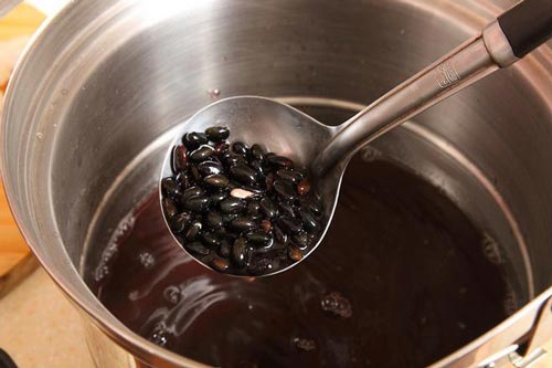 Ăn đỗ đen có thể giảm cân, đẹp da nhưng 5 nhóm người này tuyệt đối không được dùng