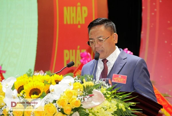 Ông Cao Tiến Đoan, Chủ tịch HĐQT Tập đoàn Bất động sản Đông Á, Chủ tịch Hiệp hội Doanh nghiệp tỉnh Thanh Hóa khóa III, phát biểu nhận nhiệm vụ.