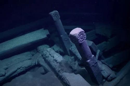 "Tàu ma" 300 tuổi hiện ra ở nơi sinh vật nào lạc tới đều phải chết