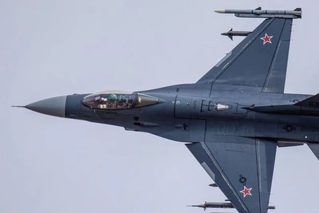 Tiêm kích F-16 của Mỹ với biểu tượng ngôi sao đỏ của Nga trên cánh. Ảnh: Avia-pro.