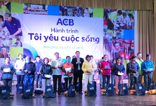 Hành trình “Tôi yêu cuộc sống” của Ngân hàng ACB mang yêu thương đến Huế