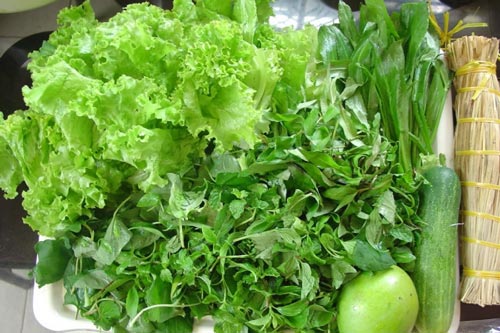 Rau sống gây nguy hiểm cho bệnh viêm đại tràng