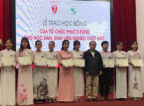 Thừa Thiên Huế: Quỹ Phuc’s Fond trao hơn 100 suất học bổng cho học sinh, sinh viên nghèo hiếu học