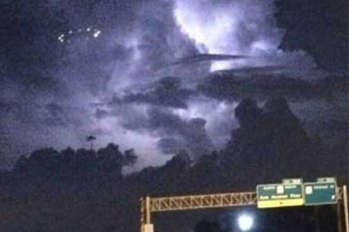 UFO tái xuất trên bầu trời Mỹ