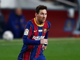 Messi cân bằng kỉ lục ghi bàn của Pele, lập tức được 'tiền bối' chúc mừng