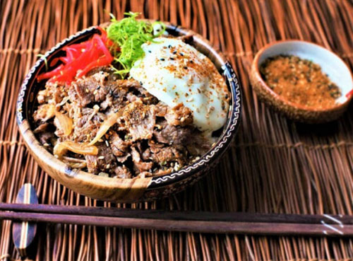 Cách làm cơm thịt bò kiểu Nhật nhanh mà ngon