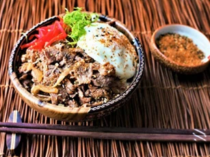 Cách làm cơm thịt bò kiểu Nhật nhanh mà ngon